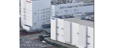 シャープは、LCDパネルメーカーのSDP株式を全て売却し、大型LCDパネルの生産から撤退する